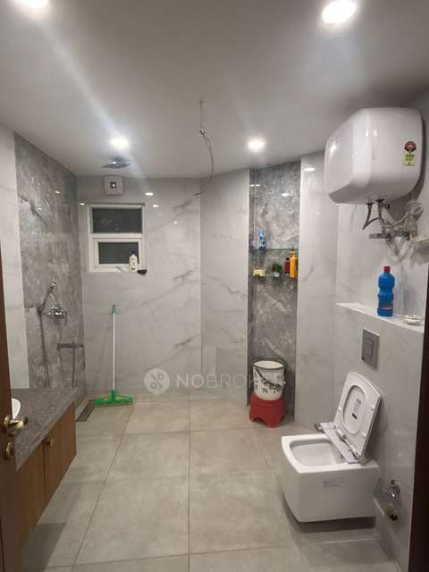 4 BHK Flat For Sale  In Kirti Nagar