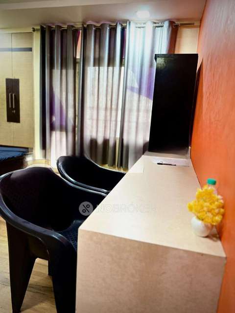 PG for Boys in Crossings Republik