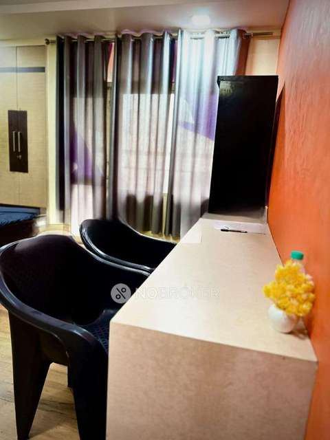 PG for Girls in Crossings Republik