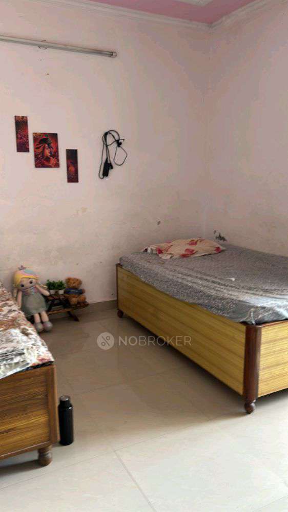 Dharam colony Palam Vihar Rent WITHOUT BROKERAGE Semifurnished 2 BHK