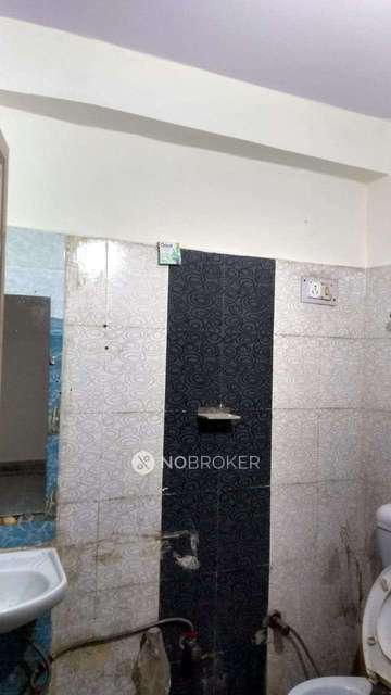 3 BHK Flat In Srtandalone Building For Sale  In Mayur Vihar