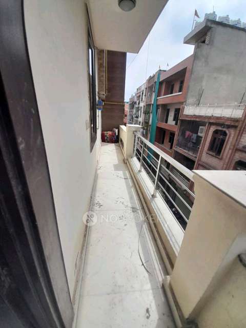 4 BHK Flat In Standalone For Sale  In Laxmi Nagar