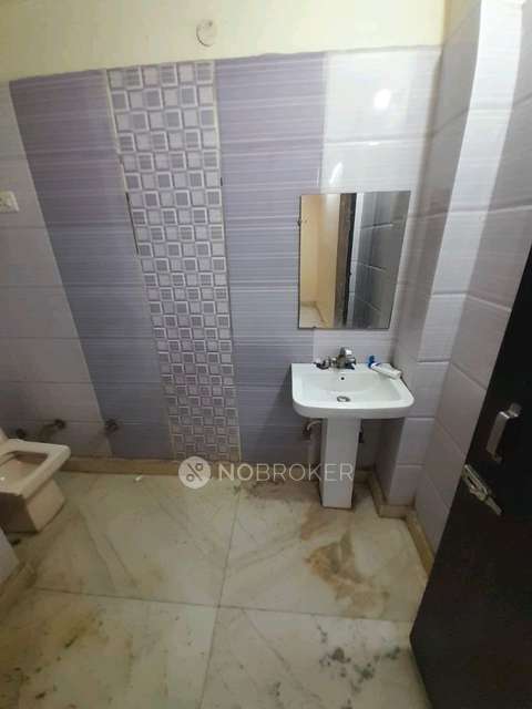 4 BHK Flat In Standalone For Sale  In Laxmi Nagar