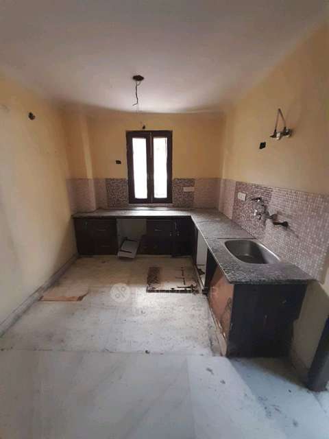 4 BHK Flat In Standalone For Sale  In Laxmi Nagar
