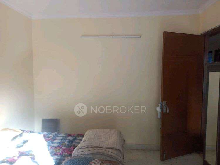 4 BHK Flat In Standalone For Sale  In Laxmi Nagar