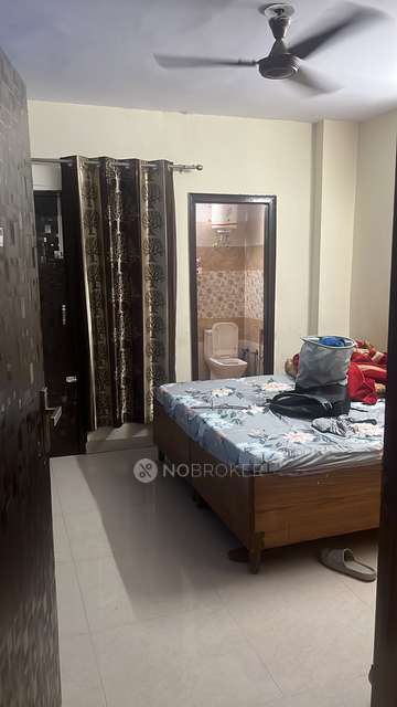 Single Room for Male In 3 BHK  In Sector 47