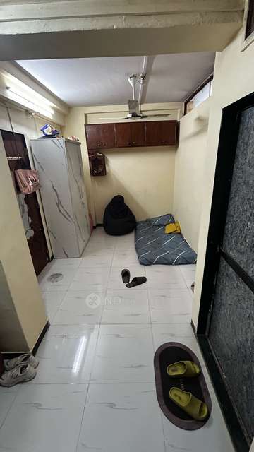 PG for Girls in Kandivali West