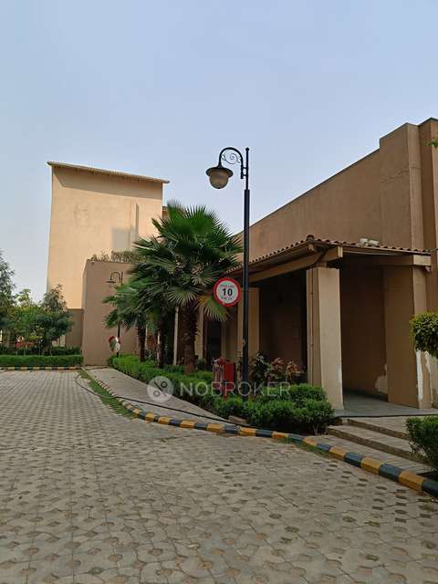 3 BHK Flat In Emaar Palm Premier For Sale  In Emaar Palm Hills Palm Premier Tower-a, Sector 77, Gurugram, Haryana 122004, India