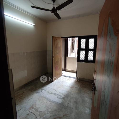 Standalone Building Laxmi Nagar Rent WITHOUT BROKERAGE Semifurnished