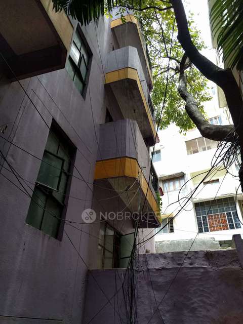 4+ BHK Flat In Ashish Apartment  For Sale  In  Srinagar Colony 