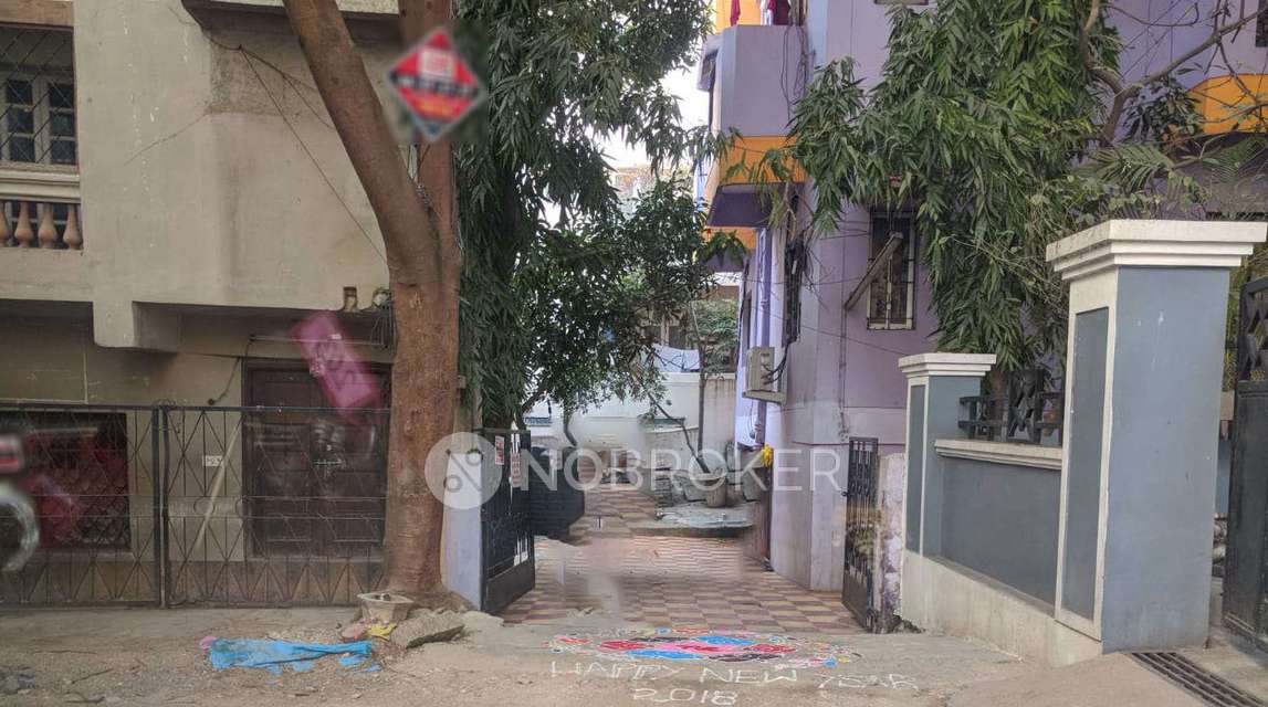 4+ BHK Flat In Ashish Apartment  For Sale  In  Srinagar Colony 