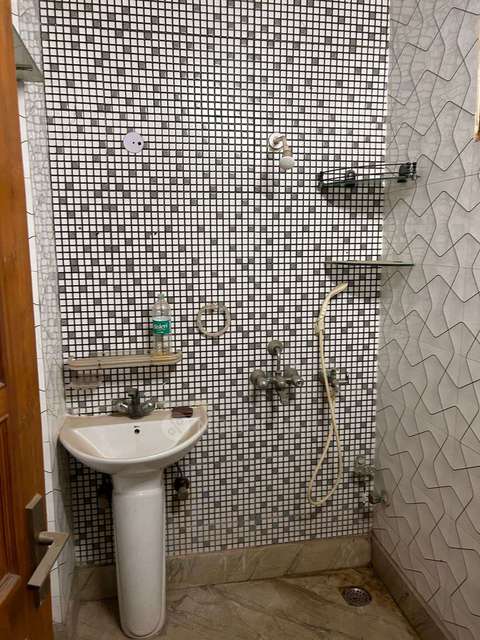 2 BHK Flat In Love India Homes, Sahibabad For Sale  In Rom?s Pizza Shalimar Garden 150 Ft Road