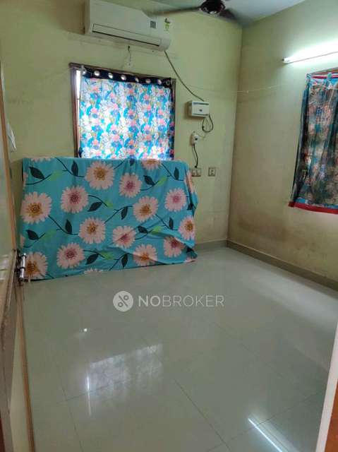 Single Room for Female In 1 BHK  In Vedhagiri Apartment In Kasi Theatre