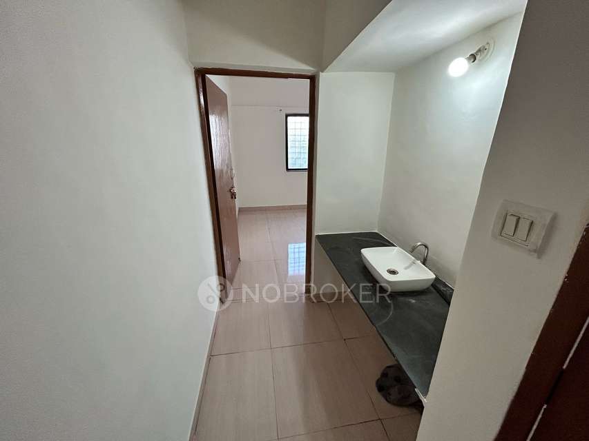 2 BHK Flat In Indraprabha Housing Society for Rent  In Vikas Nagar