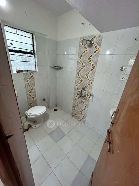 2 BHK Flat In Indraprabha Housing Society for Rent  In Vikas Nagar