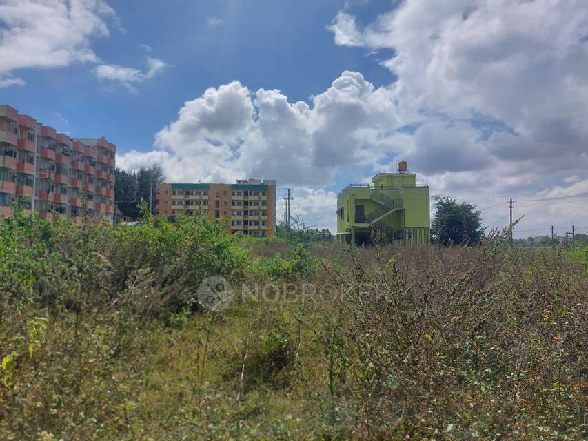 Plot For Sale  In Ctr Royal Park