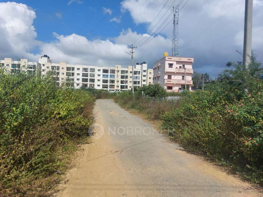 Plot For Sale  In Ctr Royal Park