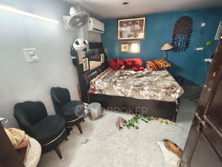 1 RK House for Rent  In Karol Bagh