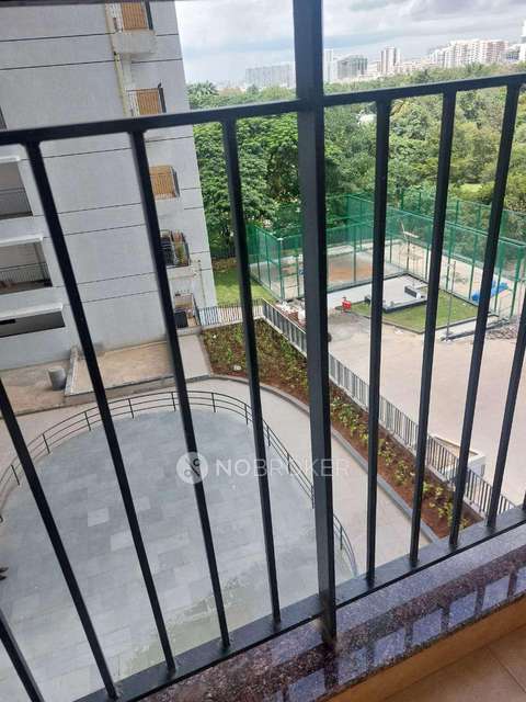 2 BHK Flat In Amanora Gold Towers, Pune For Sale  In Amanora Park Town