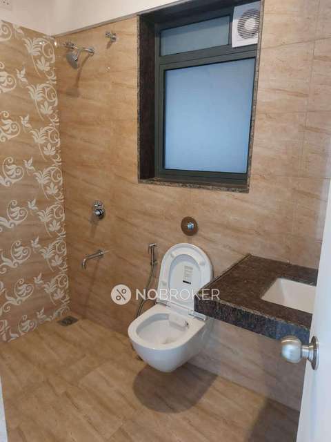 2 BHK Flat In Amanora Gold Towers, Pune For Sale  In Amanora Park Town