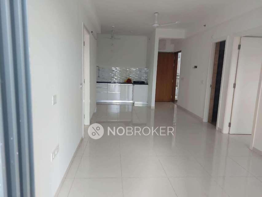 2 BHK Flat In Amanora Gold Towers, Pune For Sale  In Amanora Park Town