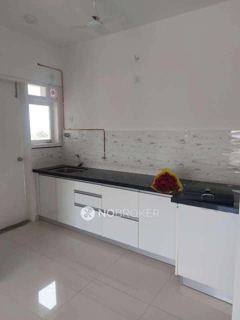 2 BHK Flat In Amanora Gold Towers, Pune For Sale  In Amanora Park Town