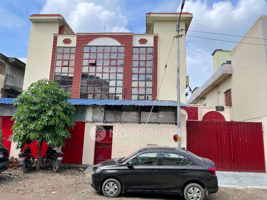 Industrial Building in Kaushambi, Ghaziabad for sale 