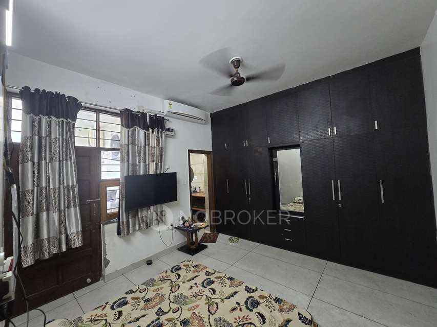 4 BHK House for Rent  In Sector 11