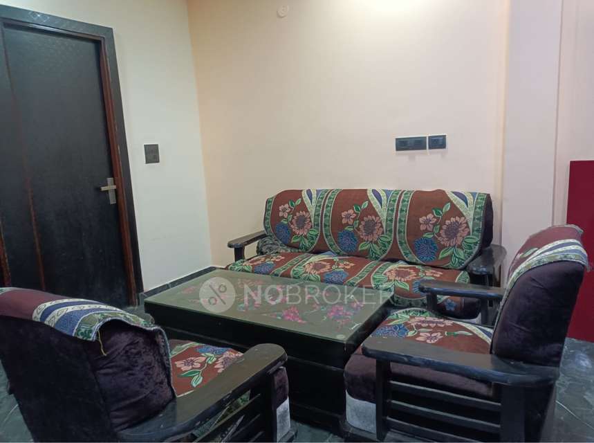 Shared Room for Female In 2 BHK  In Indirapuram