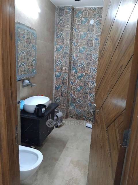 4+ BHK Flat In Moti Ram Road Shahadra For Sale  In Shahdara