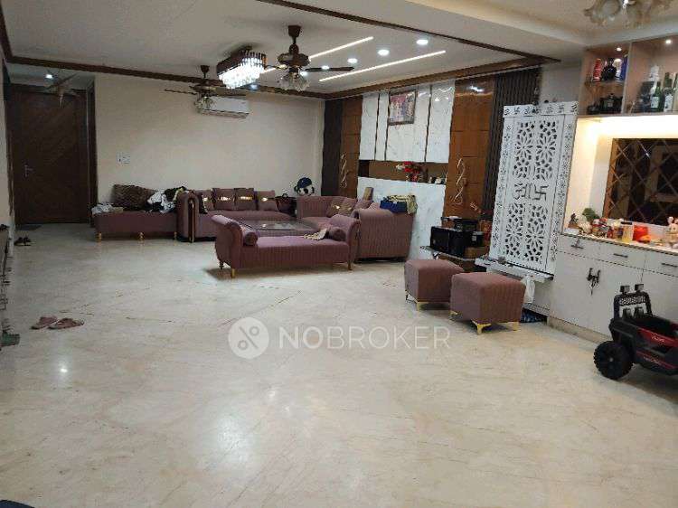 4+ BHK Flat In Moti Ram Road Shahadra For Sale  In Shahdara