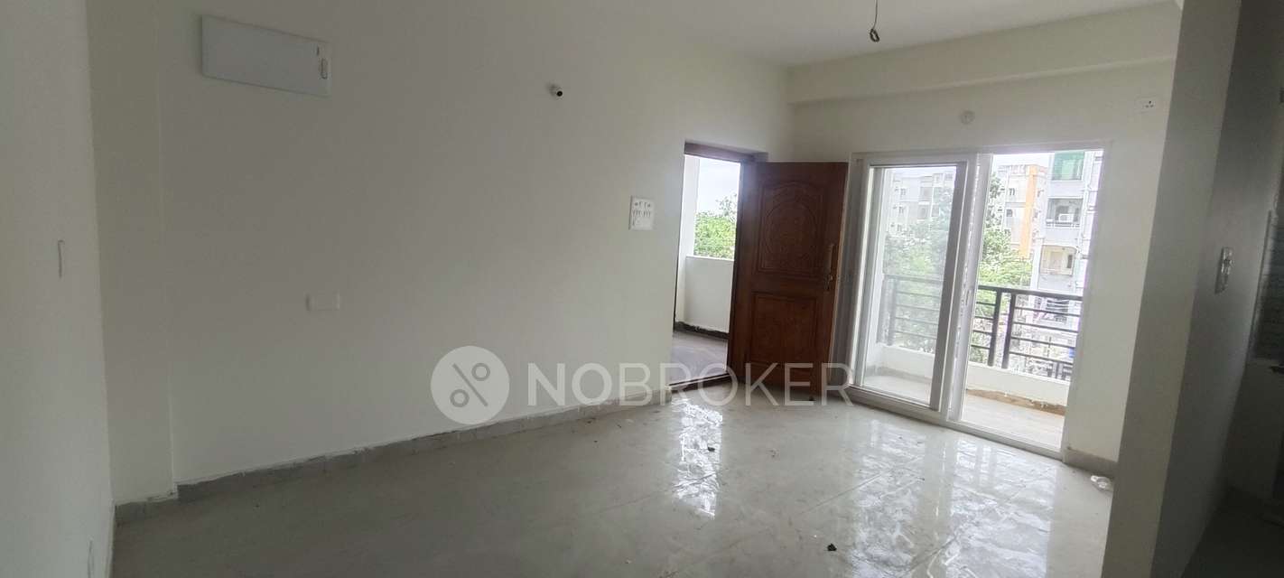 2 BHK Flat In Sai Preeth Tower For Sale  In Yapral