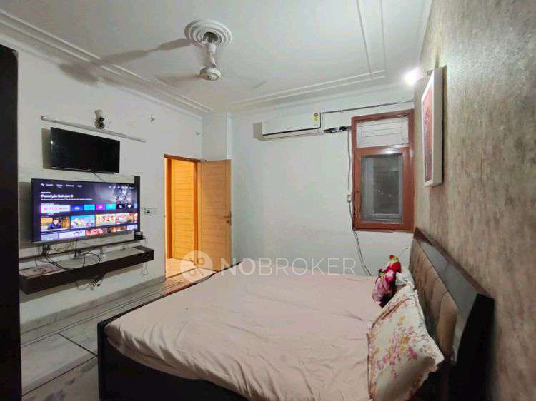 3 BHK Flat In 94, F Block Kirti Nagar for Lease  In Kirti Nagar,