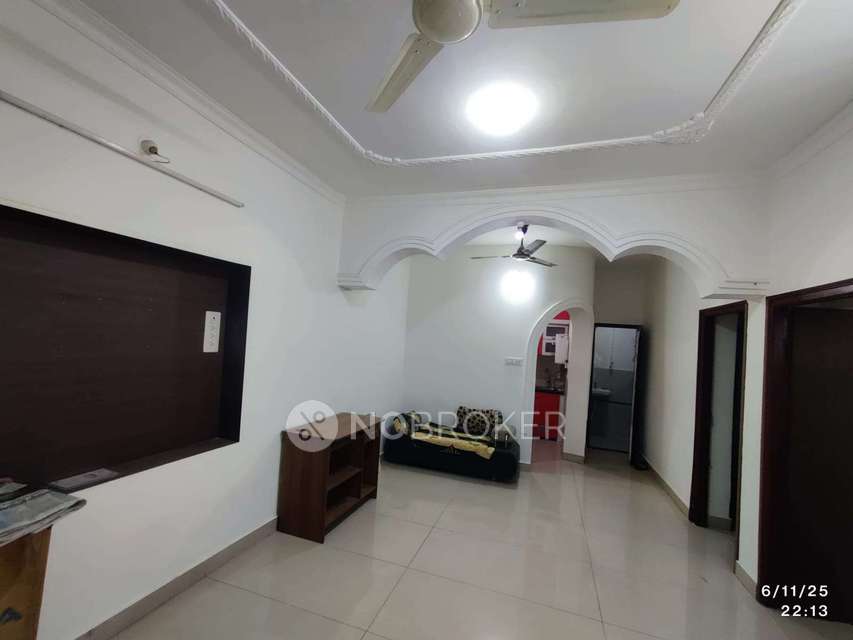 Single Room for Female In 3 BHK  In Kadugondanahalli