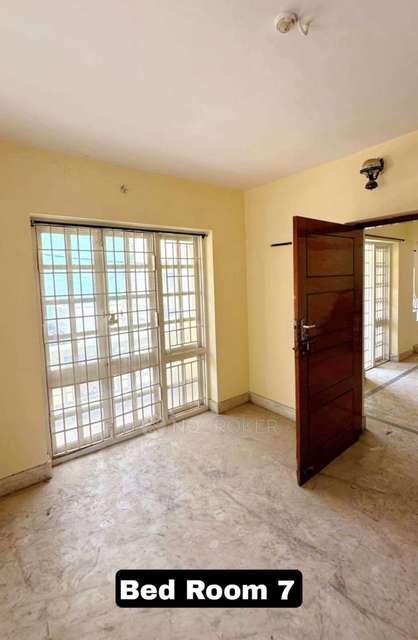 4+ BHK Flat For Sale  In Commercial Street