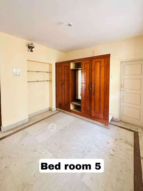 4+ BHK Flat For Sale  In Commercial Street