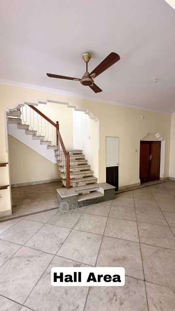 4+ BHK Flat For Sale  In Commercial Street