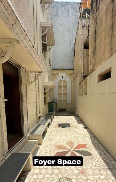 4+ BHK Flat For Sale  In Commercial Street