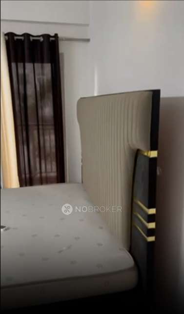 2 BHK Flat In Shri Radha Sky Gardens Apartments  For Sale  In Looks Salon, Pks Town Central Mall, Greater Noida