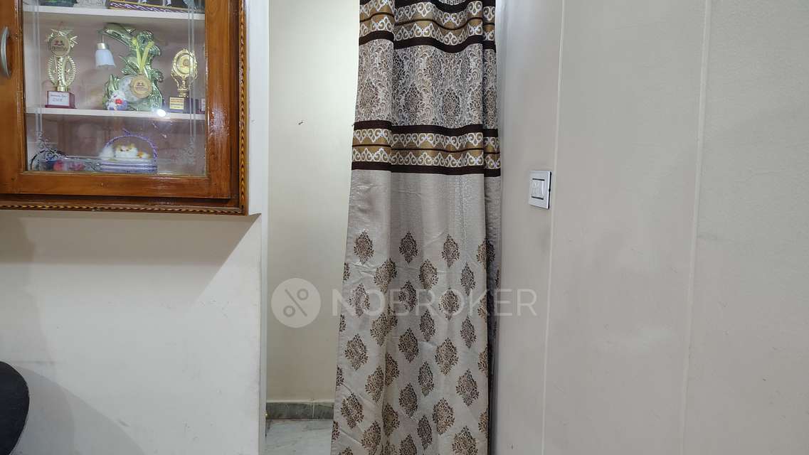 2 BHK Flat In Sai Bindu Nivas For Sale  In Moti Nagar