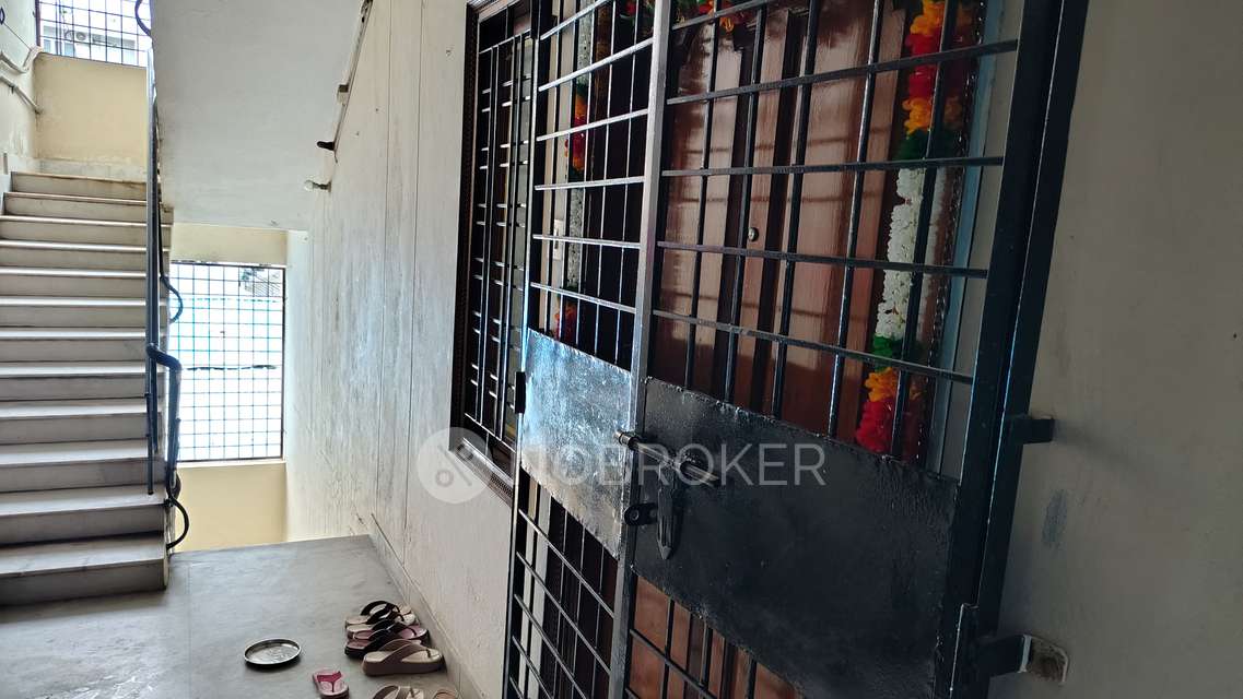 2 BHK Flat In Sai Bindu Nivas For Sale  In Moti Nagar