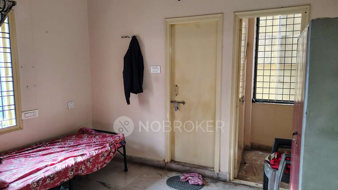 2 BHK Flat In Sai Bindu Nivas For Sale  In Moti Nagar