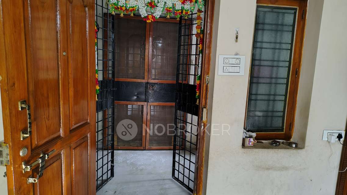 2 BHK Flat In Sai Bindu Nivas For Sale  In Moti Nagar