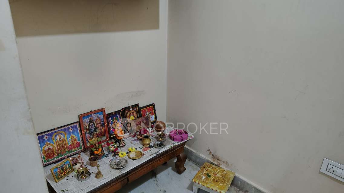 2 BHK Flat In Sai Bindu Nivas For Sale  In Moti Nagar