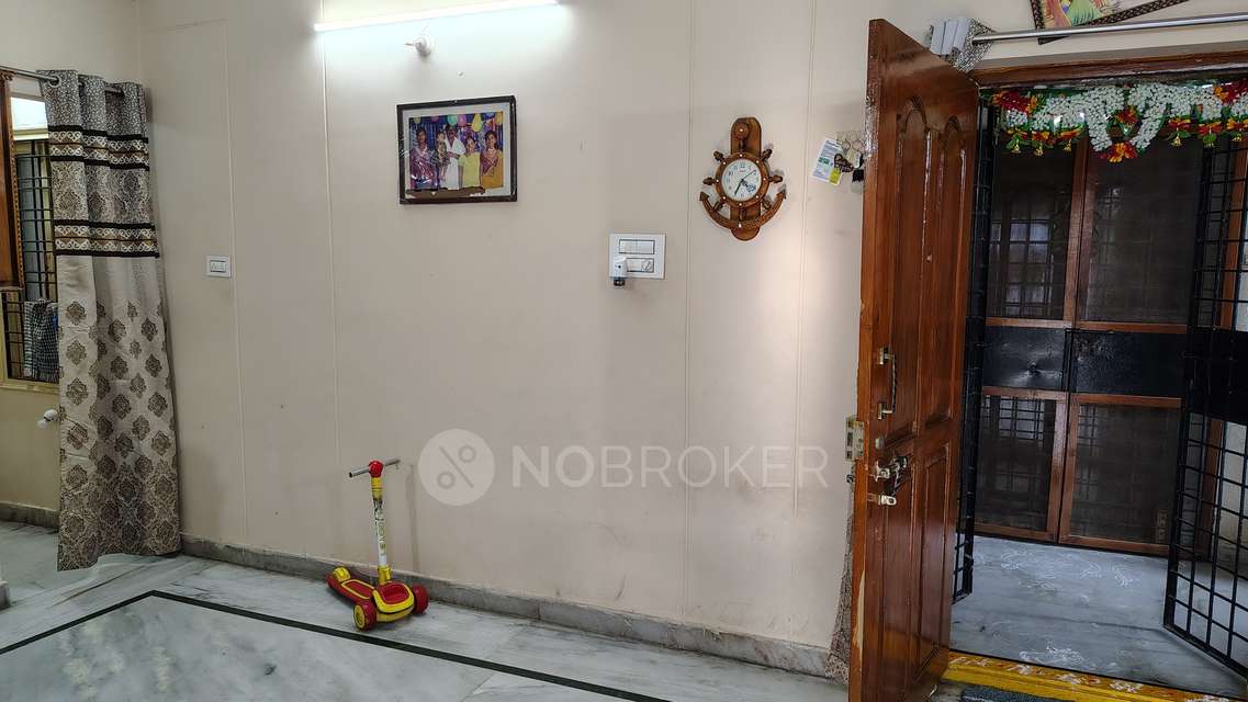 2 BHK Flat In Sai Bindu Nivas For Sale  In Moti Nagar