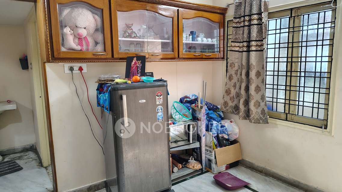 2 BHK Flat In Sai Bindu Nivas For Sale  In Moti Nagar