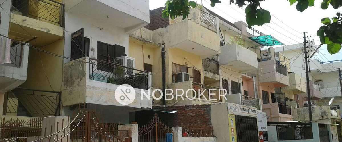 2 BHK Flat In Bh Block For Sale  In  Pratap Vihar