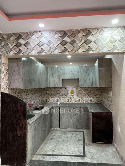 4 BHK Flat In Tri Nagar For Sale  In Tri Nagar