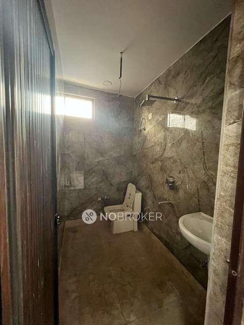 4 BHK Flat In Tri Nagar For Sale  In Tri Nagar