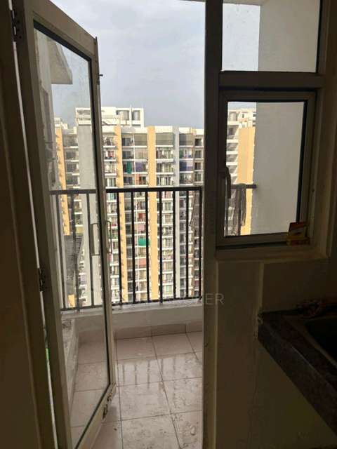 2 BHK Flat In Panchseel Greens 2 For Sale  In Pansheel Greens 2